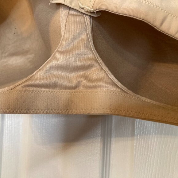 Vanity Fair Beige Beauty Back Smoother Full-Figure Wireless Bra - Size 46D - Picture 6 of 7